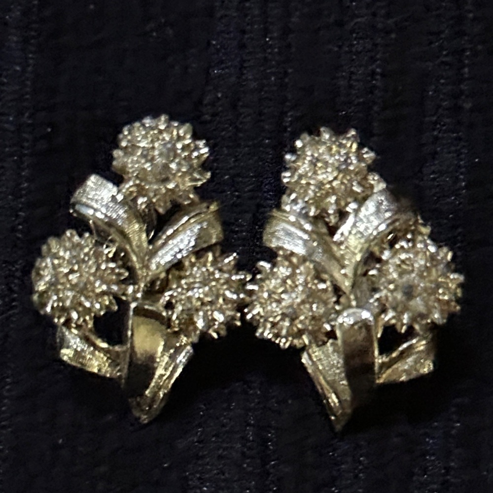Vintage Gold-Tone Cluster With Ribbon Screw-Back Earrings